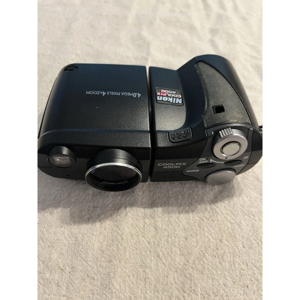 Nikon Coolpix 4500 4.0MP Digital Camera Swivel Lens Retro Vintage No Battery